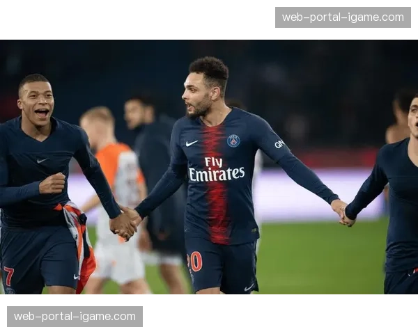 焦点对决：欧冠卫冕冠军巴塞罗那将客场挑战老对手巴黎圣日耳曼